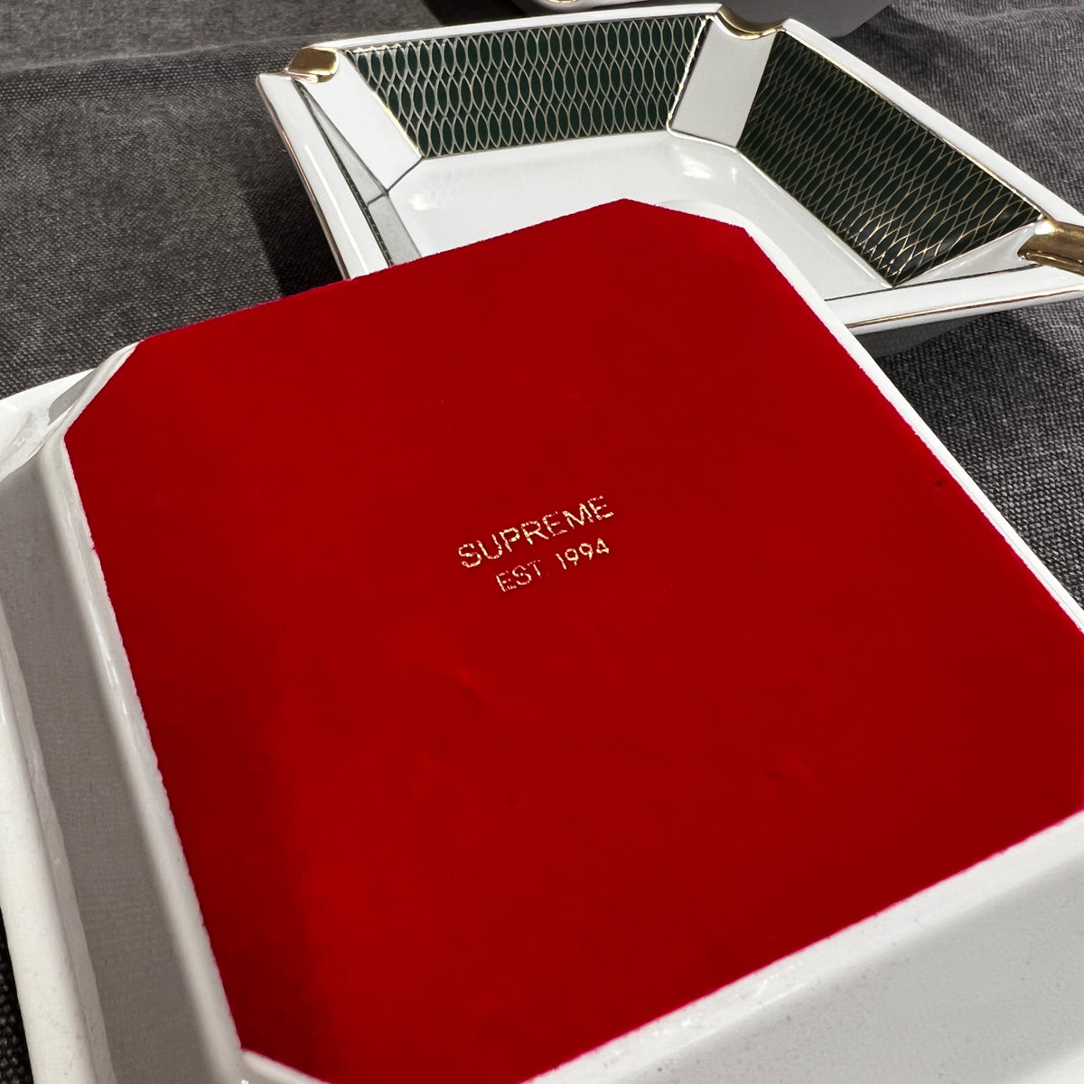 SUPREME SMALL ASHTRAY – Trade Point_HK
