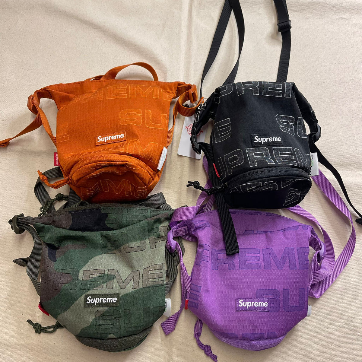 SUPREME NECK POUCH FW21