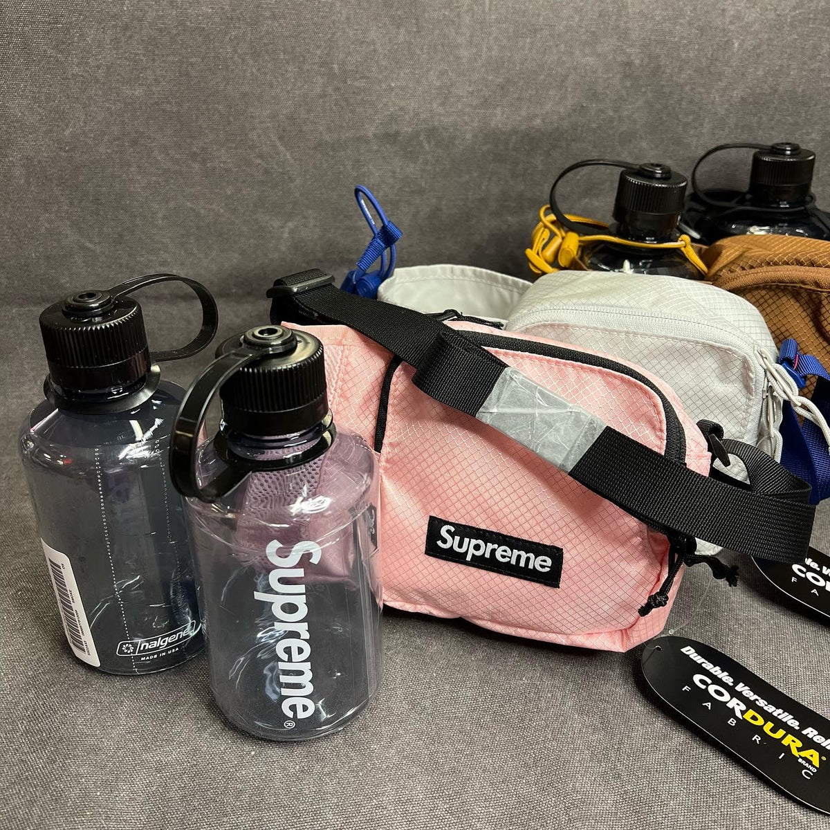 SUPREME SIDE BAG SS22 – Trade Point_HK