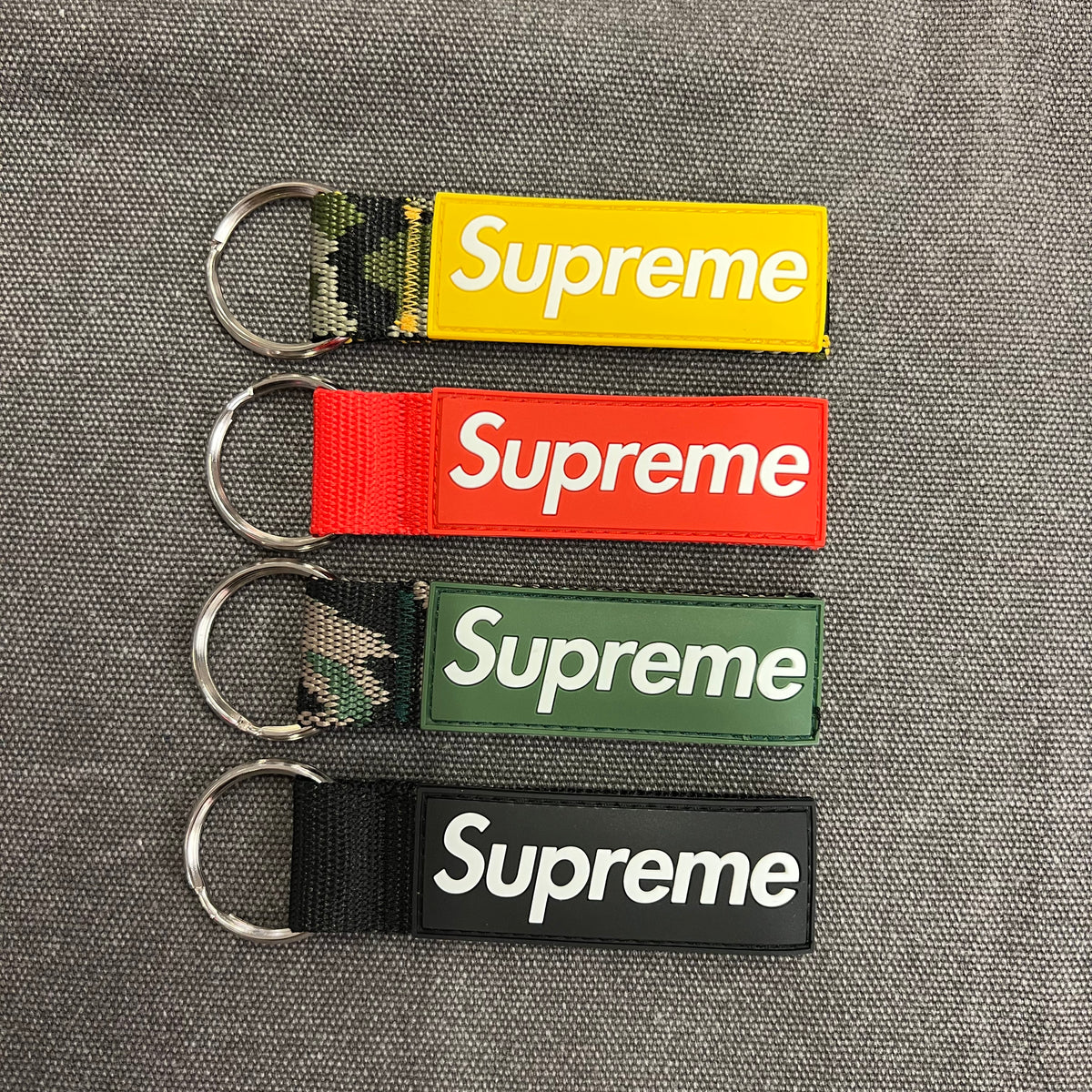 SUPREME WEBBING KEYCHAIN