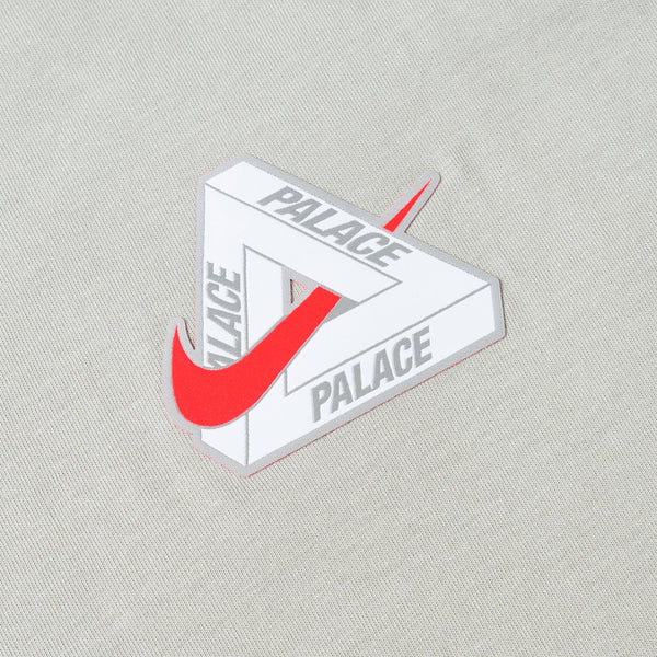 PALACE NIKE ENGLAND T-SHIRT