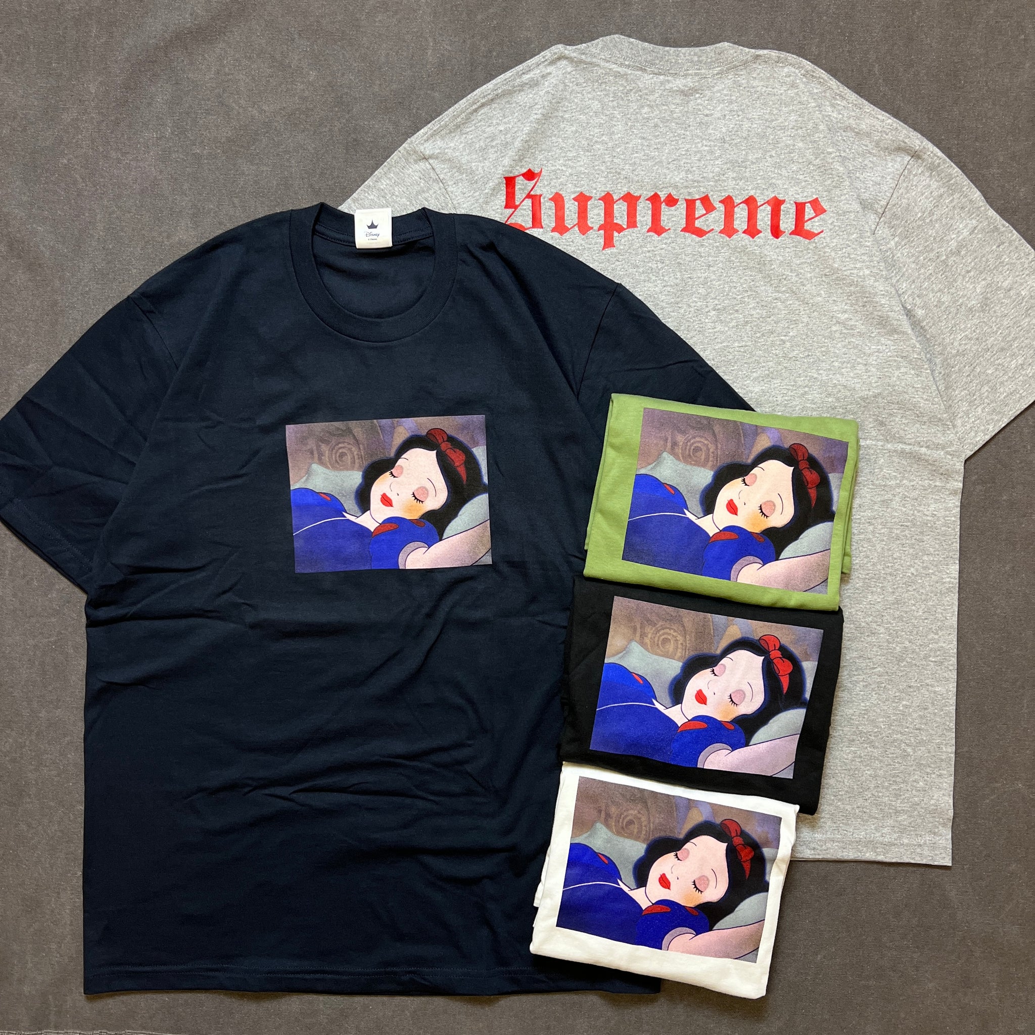 Snow white tee online