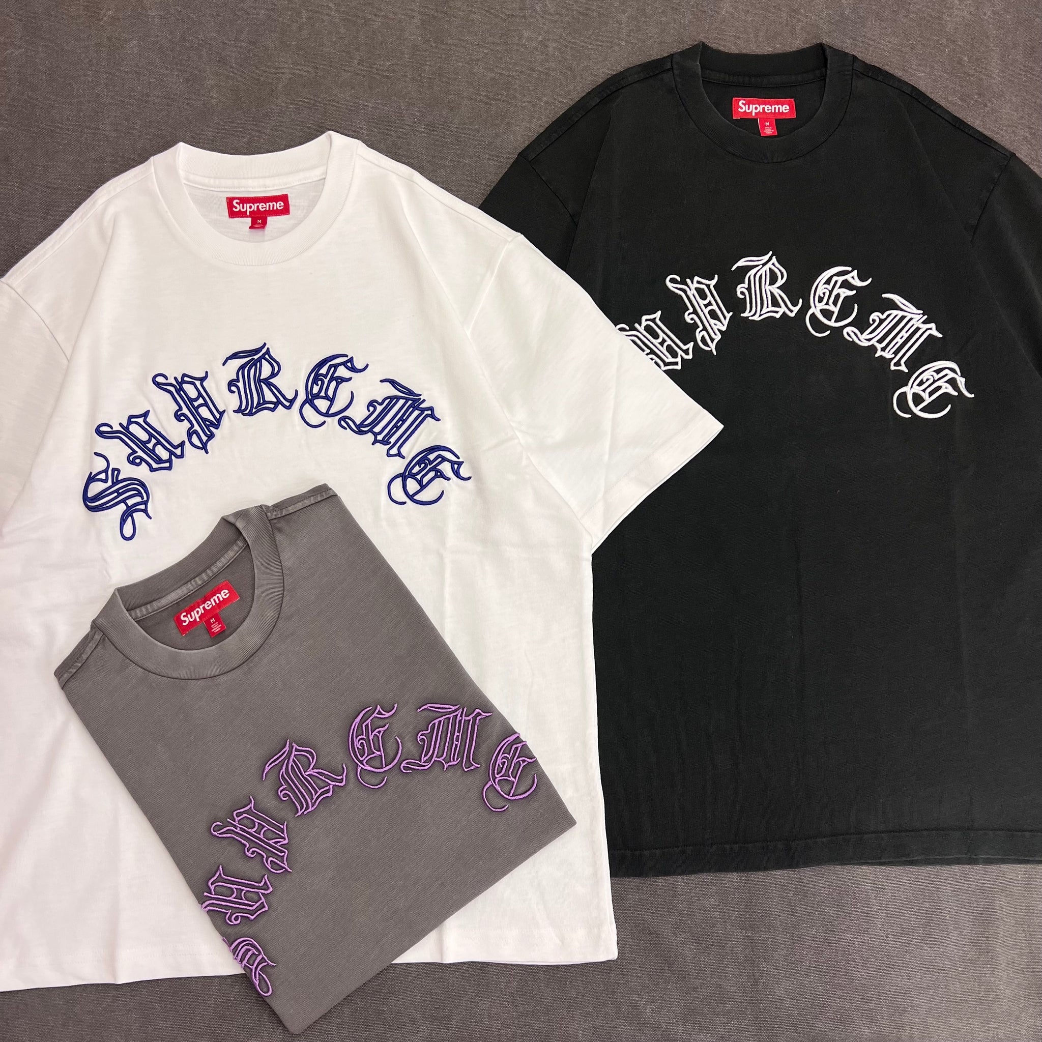 SUPREME OLD ENGLISH S/S TOP – Trade Point_HK