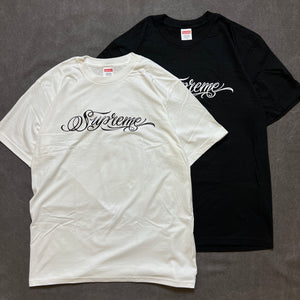 SUPREME SCRIPT TEE