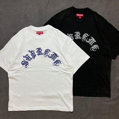 SUPREME OLD ENGLISH S/S TOP