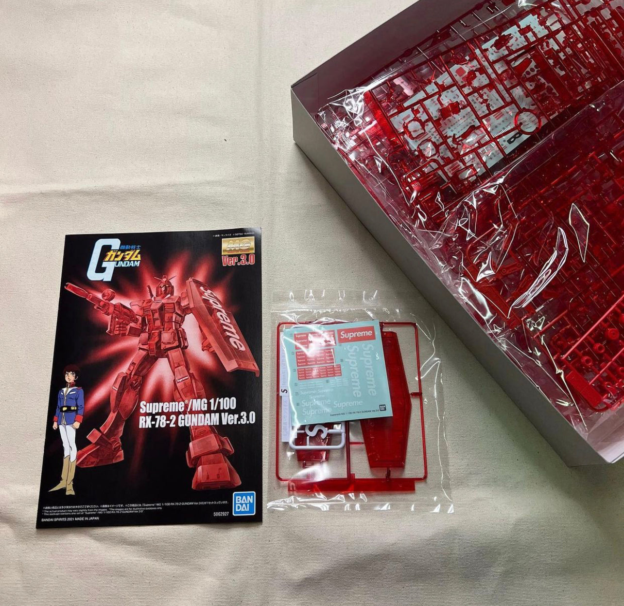 SUPREME MG 1/100 RX-78-2 GUNDAM VER. 3.0 ACTION FIGURE