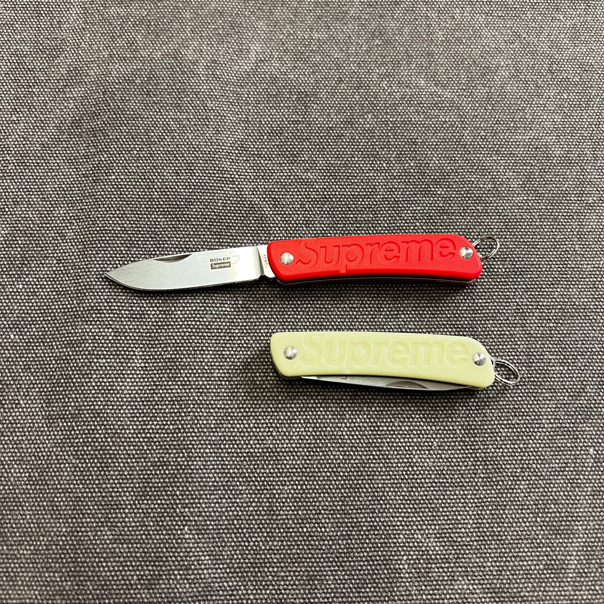 SUPREME BOKER GLOW IN THE DARK KEYCHAIN – Trade Point_HK SUPREME BOKER GLOW IN THE DARK KEYCHAIN – Trade Point_HK