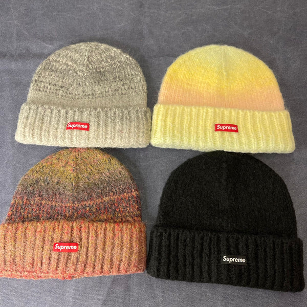 SUPREME GRADIENT STRIPE BEANIE